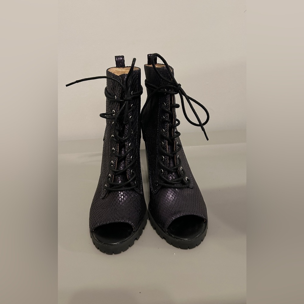 Katy Perry Purple Lace Heeled Boots (8M)